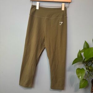 Gymshark Dry Green Training Cropped Capri Leggings. 19” Inseam. Women’s Small